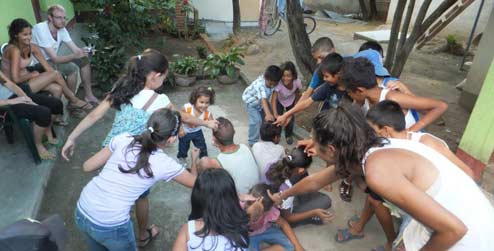 volunteers-playing-games