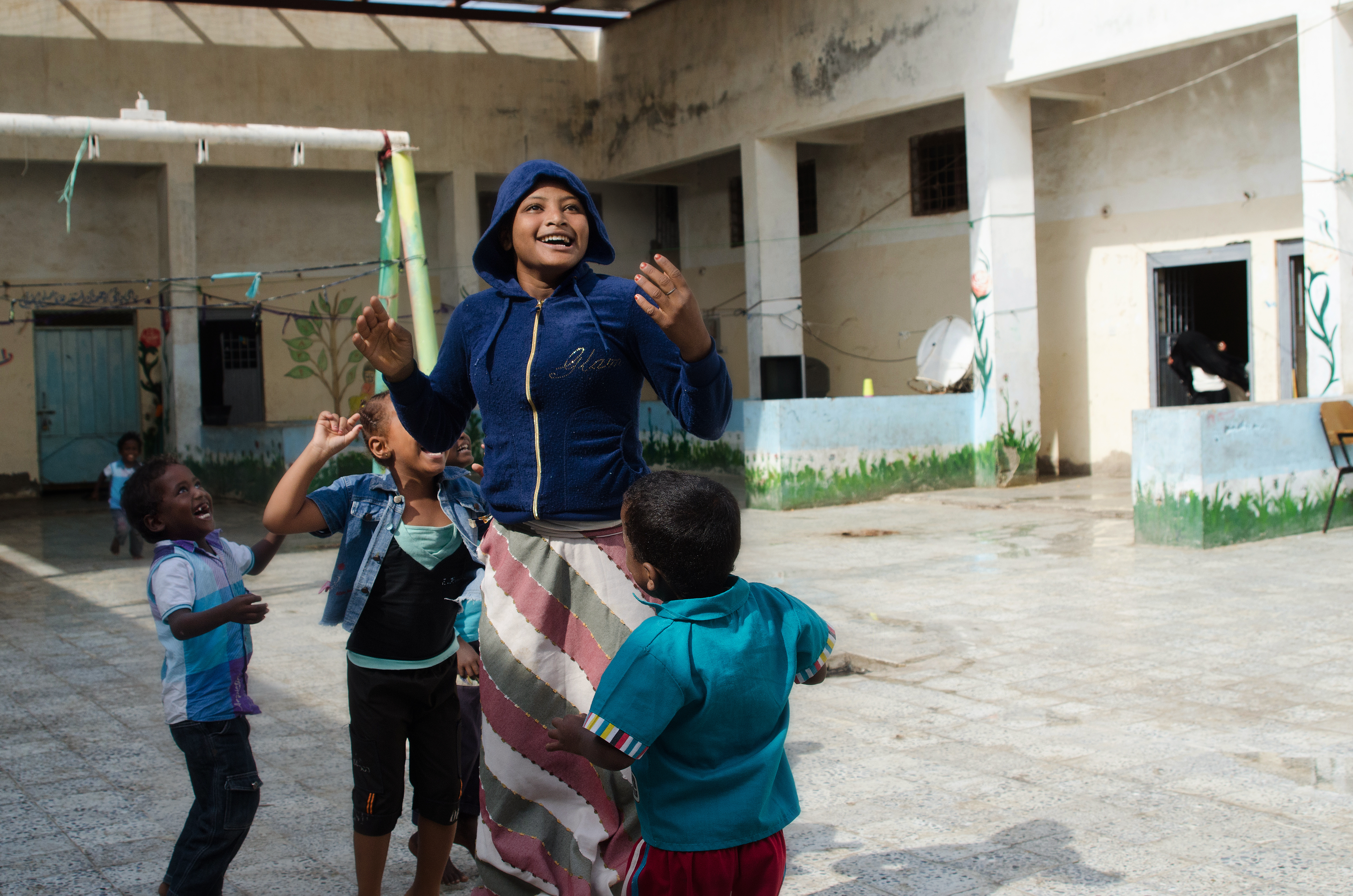 Saeeda, age 16, playing with children from Ethiopia and Eritrea in Hodeidah central prison. Saeeda has special needs, and was found by police and brought there as there's no other place for women in her situation. Photo: Amira Al-Sharif/Progressio 2014 