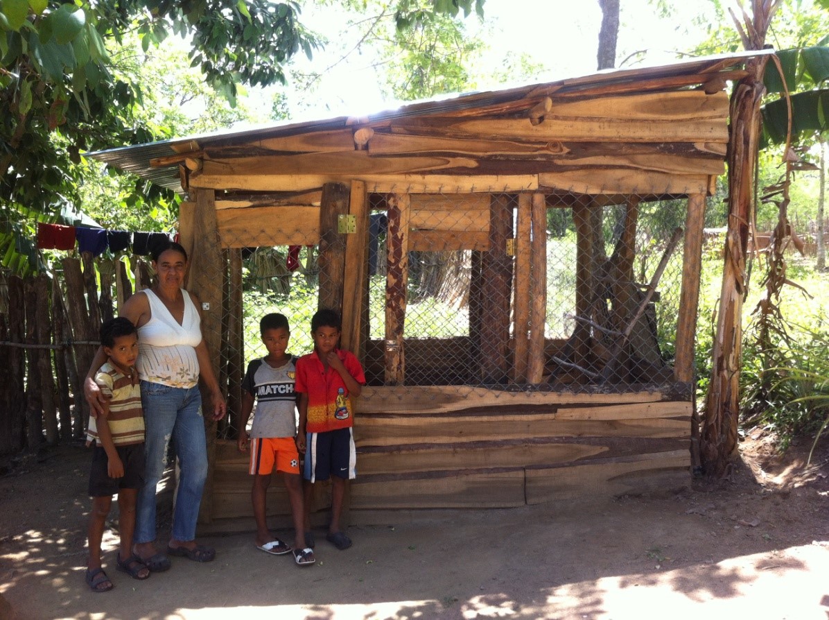 Ramona in her family chicken-farm promoted by the technical team of Solidaridad Fronteriza and Progressio, as part of a project financed by the BLF