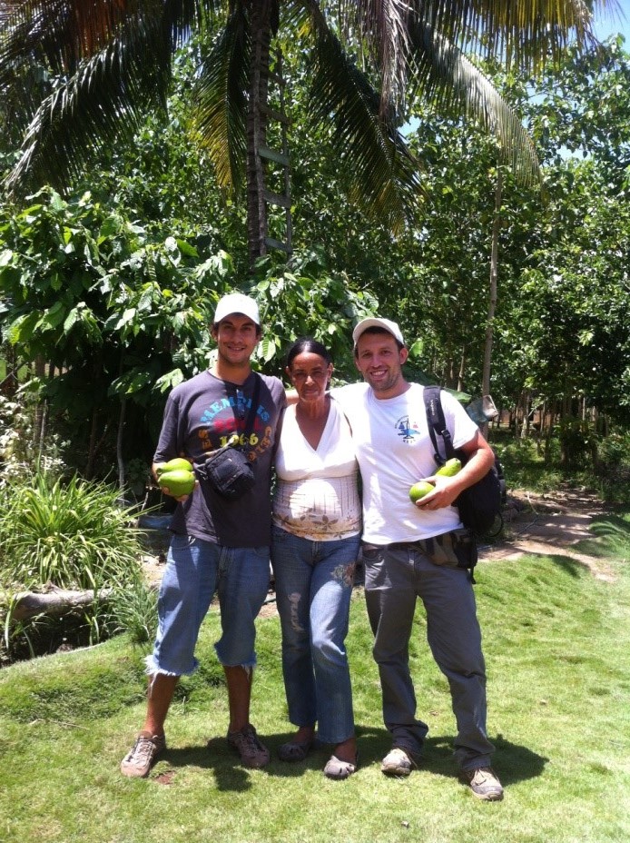Ramona together with Progressio Development Worker Enzo Solari (right) and the Women Federation volunteer,Fernando Lorenzo (left).