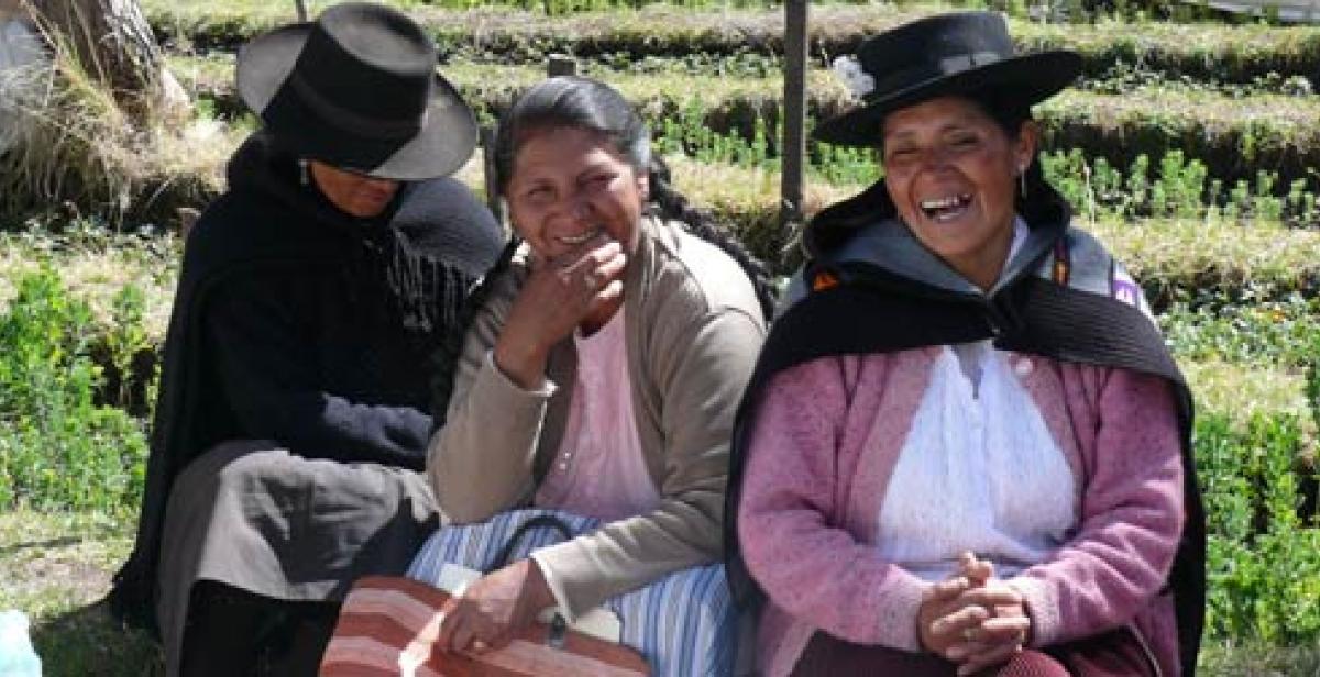 Victoria Cruz (on right) a women&#039;s leader in Huancavelica Peru 