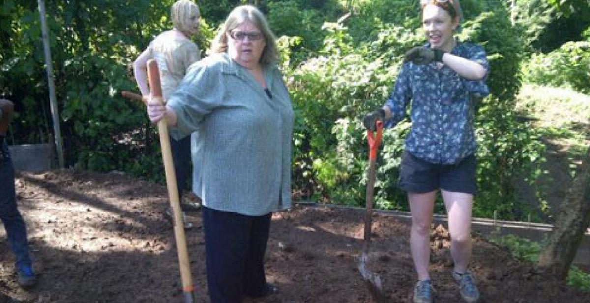 Linda Cross and Jessica Gillson in school grounds, El Salvador