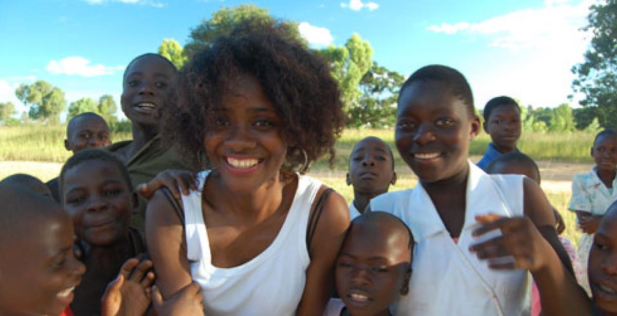 Volunteer Tashann with children in Malawi