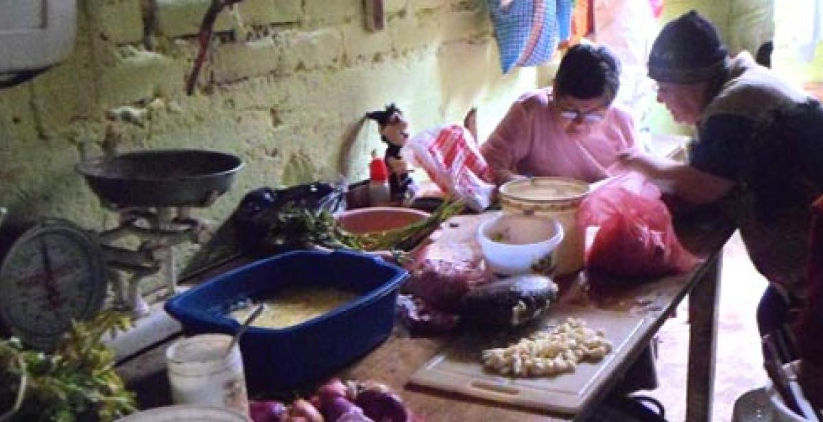 Women preparing a meal at the &#039;comedor&#039; in Villa El Salvador, Peru