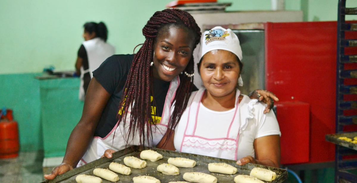 Volunteer supporting women&#039;s bakery in El Salvador