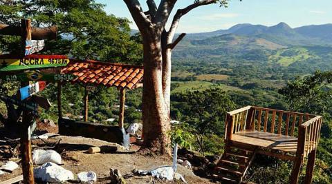 This image shows how the tireless work put in by previous cycles of Progressio ICS volunteers has created a stunning site for tourists to frequent in Nuevo Gualcho