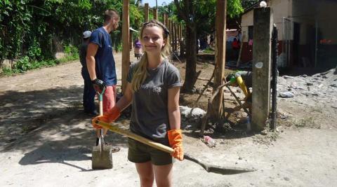 ICS volunteer Rachel doing construction work in Santa Marta