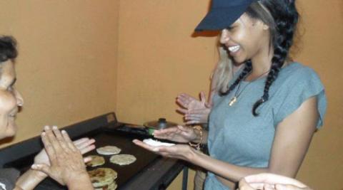 Berta showing vols how to make pupusas