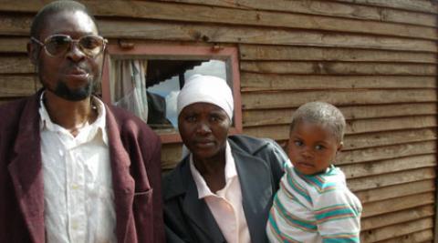 Abisaih, Simiso and More Blessing, Zimbabwe (© James Matarazzo/Progressio)